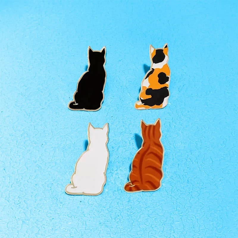 AniPins Spille in metallo smaltato con gatti dei cartoni animati, 4 modelli, a forma di animali domestici, da applicare su vestiti, zaini, regali per amici