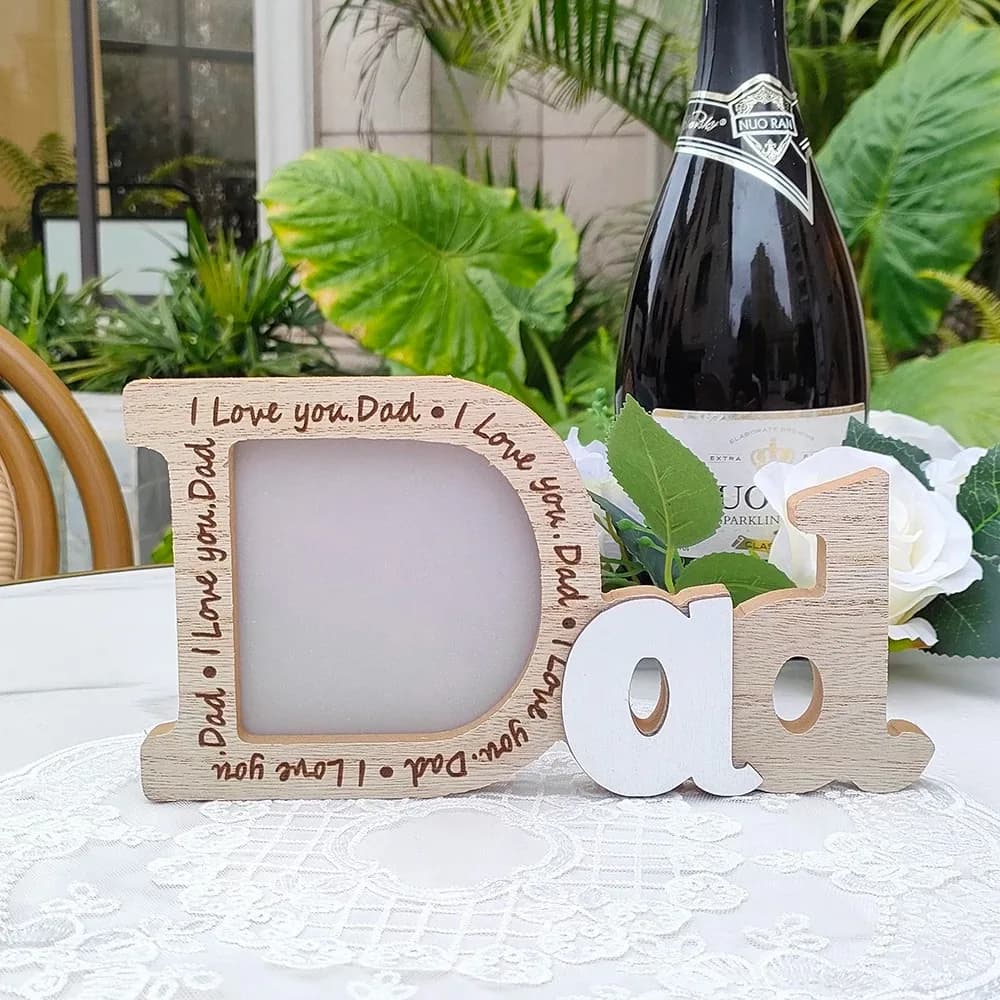 Heart-shaped frame, wooden decoration "Mr & Mrs", photo gift for wedding shows
