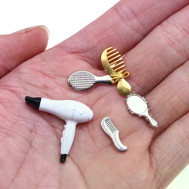 Set 1:12 Accessori per Casa delle Bambole in Miniatura: Pettine, Specchio, Asciugacapelli, Modellino Decorativo per Casa, Giocattolo