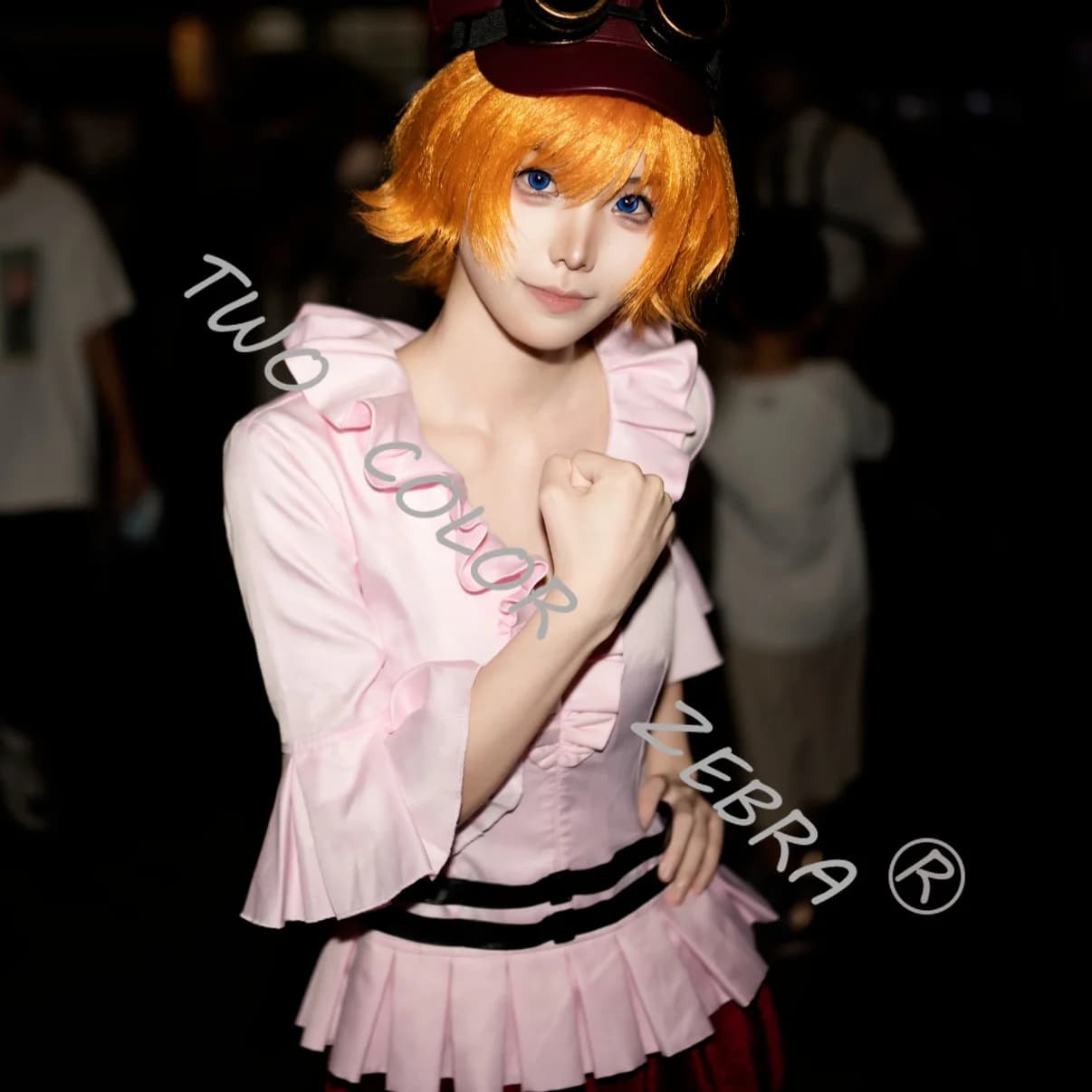 Set Completo per Costume di Halloween: Camicetta con Volant, Cinture, Cappello, Occhiali, Vestito Rosa Koala, Parrucca e Accessori per Cosplay