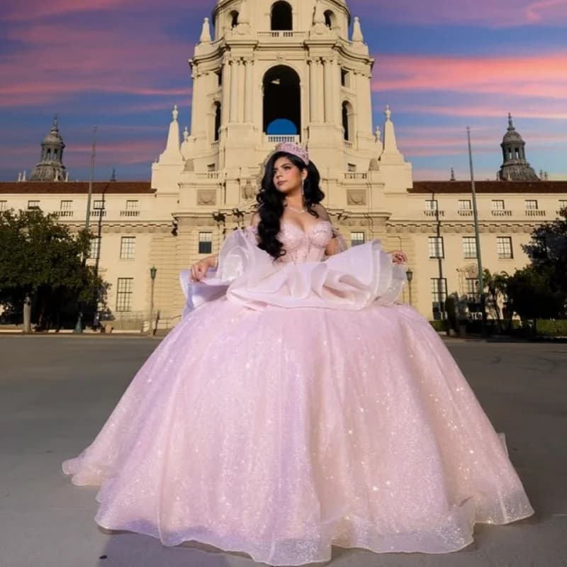 Abiti Quinceanera rosa lucido personalizzati con spalle scoperte applique in cristalloTull Stratificazione di pizzo Fiocco Vestido De 15 Quinceanera