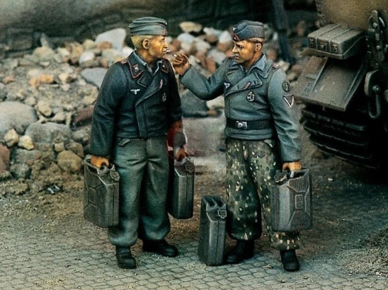Kit modello di figura in resina pressofusa in scala 1/35 Tankers tedeschi della Seconda Guerra Mondiale con Jerrycan 2 figure smontate e non verniciate