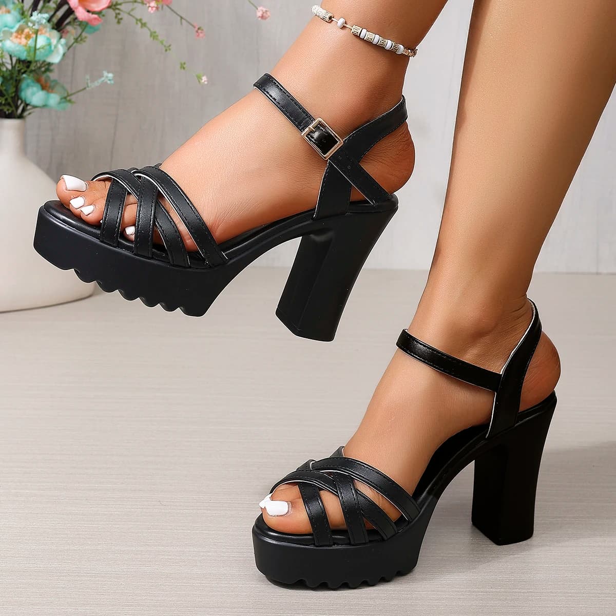Sandali con zeppa vintage con rivetti per donna, tacco alto, plateau, taglie forti 43, con fibbia alla caviglia, scarpe da spiaggia, Estate 2026