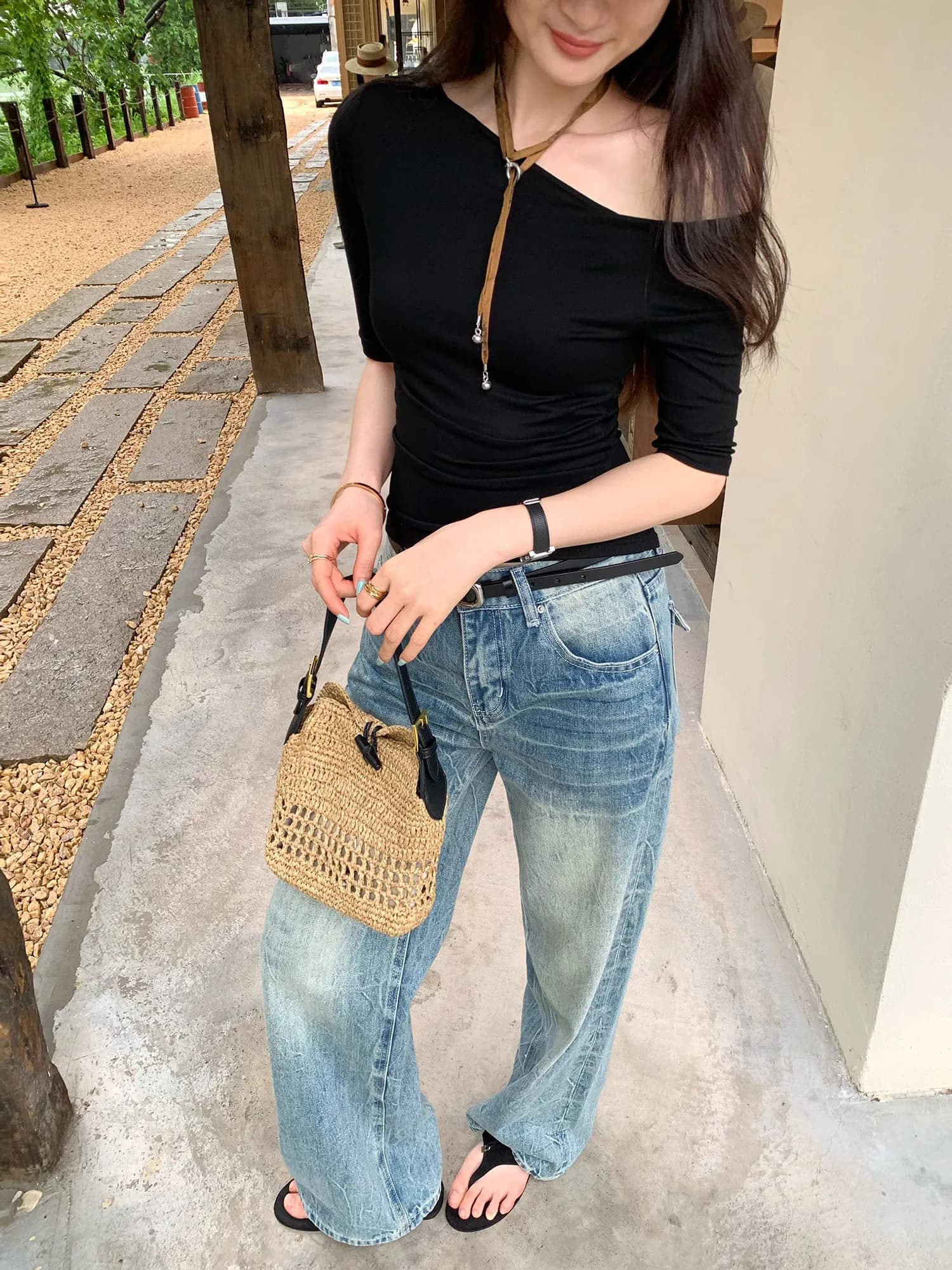 Unique Shoulder Baring Sleeveless T Shirt Women Summer 2026 New Style Age Defying Waist Cinching Top Korean Style Pure Color