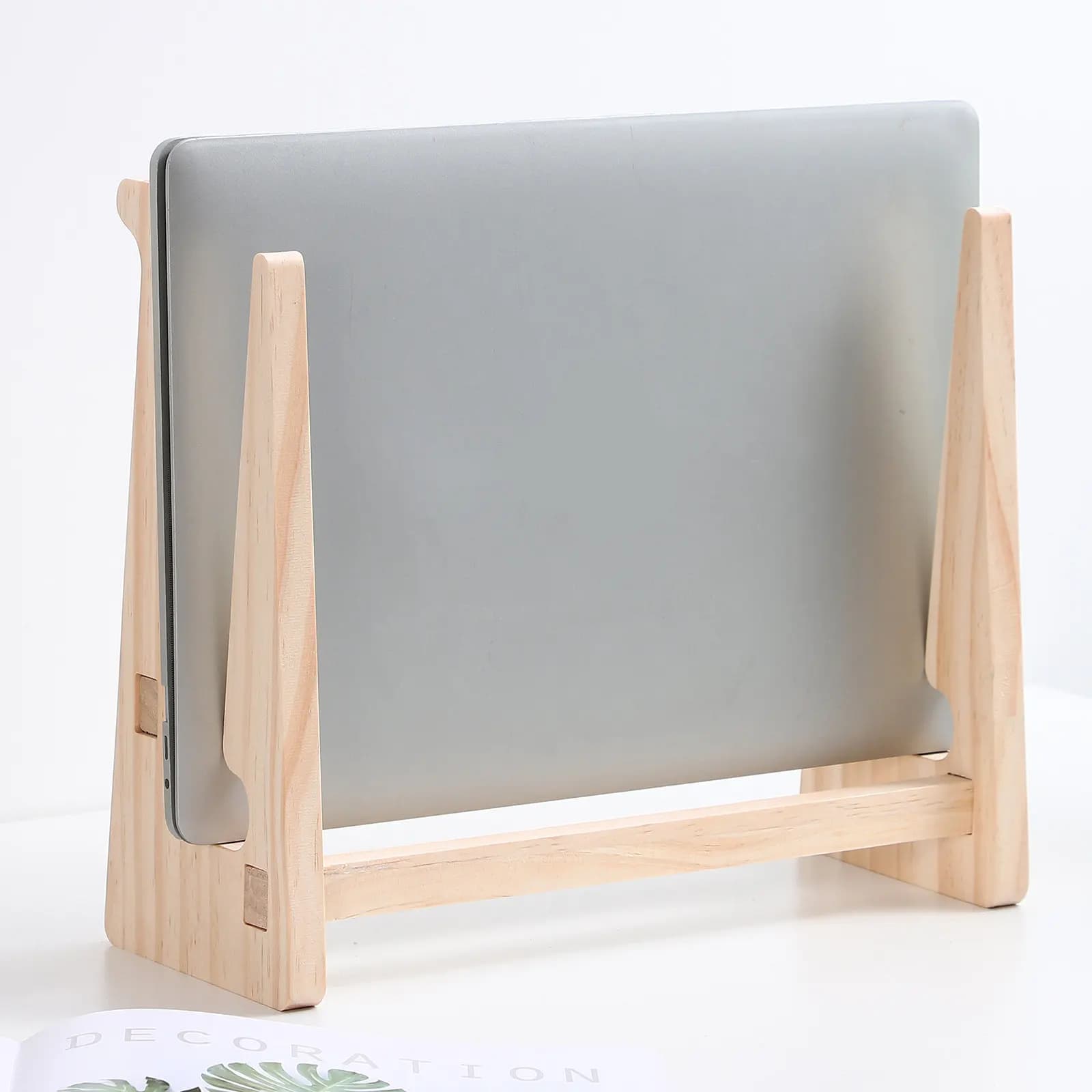 Supporto per Laptop in Legno Premium, Regolabile ed Ergonomico, per una Postura Sana, Porta Laptop da Scrivania e Letto con Ripiano Portaoggetti
