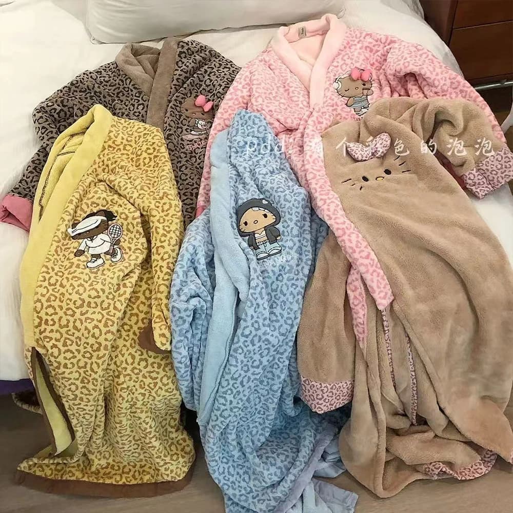 Accappatoio da donna Sanrio Hello Kitty con stampa leopardata, in pile, stile Y2K, simpatico cartone animato, casual, morbido, ad asciugatura rapida, per casa.