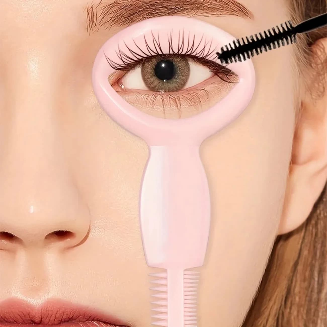 Guide for mascara and eyeliner – Two-sided beauty tool with clean eyelash comb and sharp fin lining, 1 piece