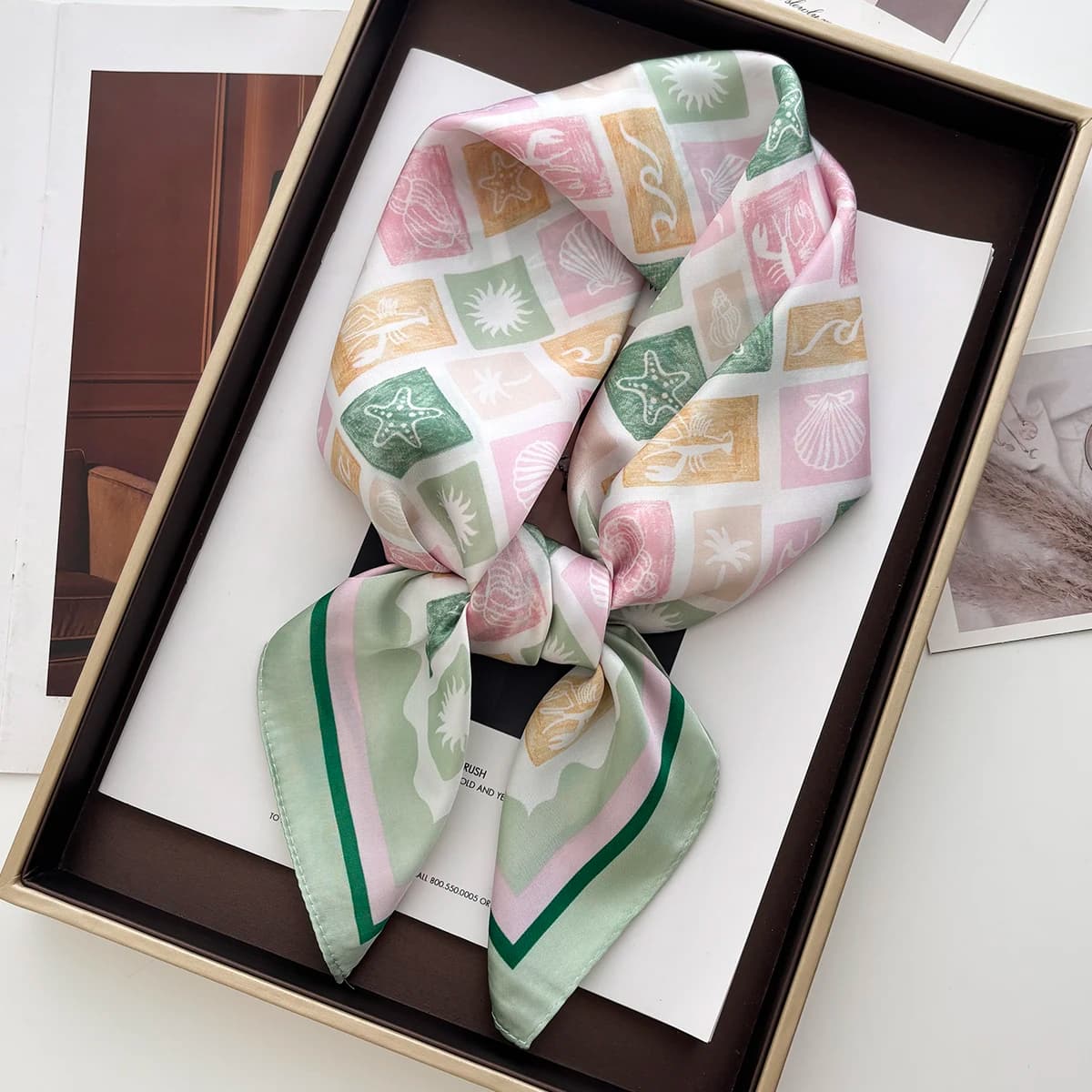 Sciarpa quadrata di lusso 70 * 70 cm per le donne Stampa scialle Orditi Elegante fazzoletto da collo Bandane Hijab Morbida macchia Sciarpe di seta sintetica
