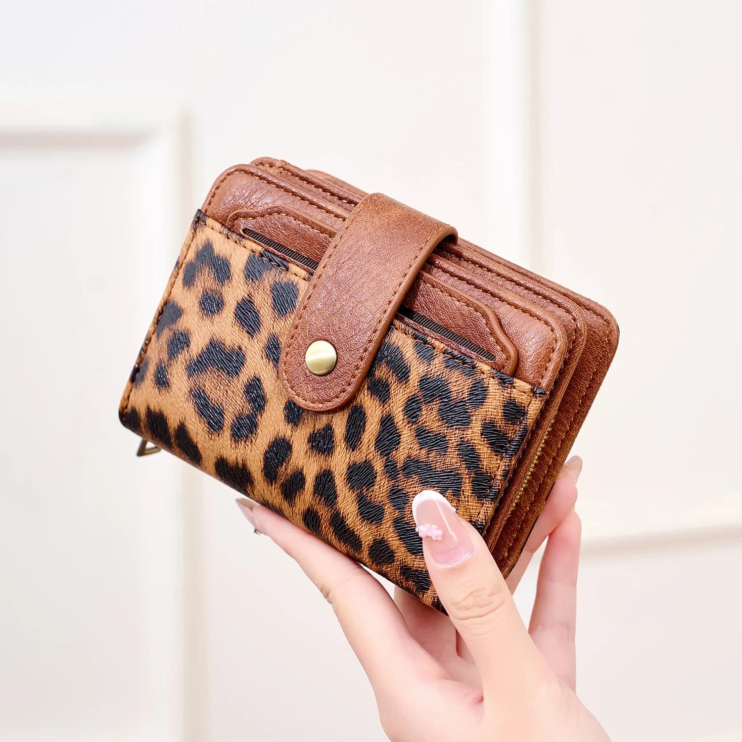 Retro leopard print short womens wallet simple and portable buckle zipper coin purse multi card slots large capacity card holder