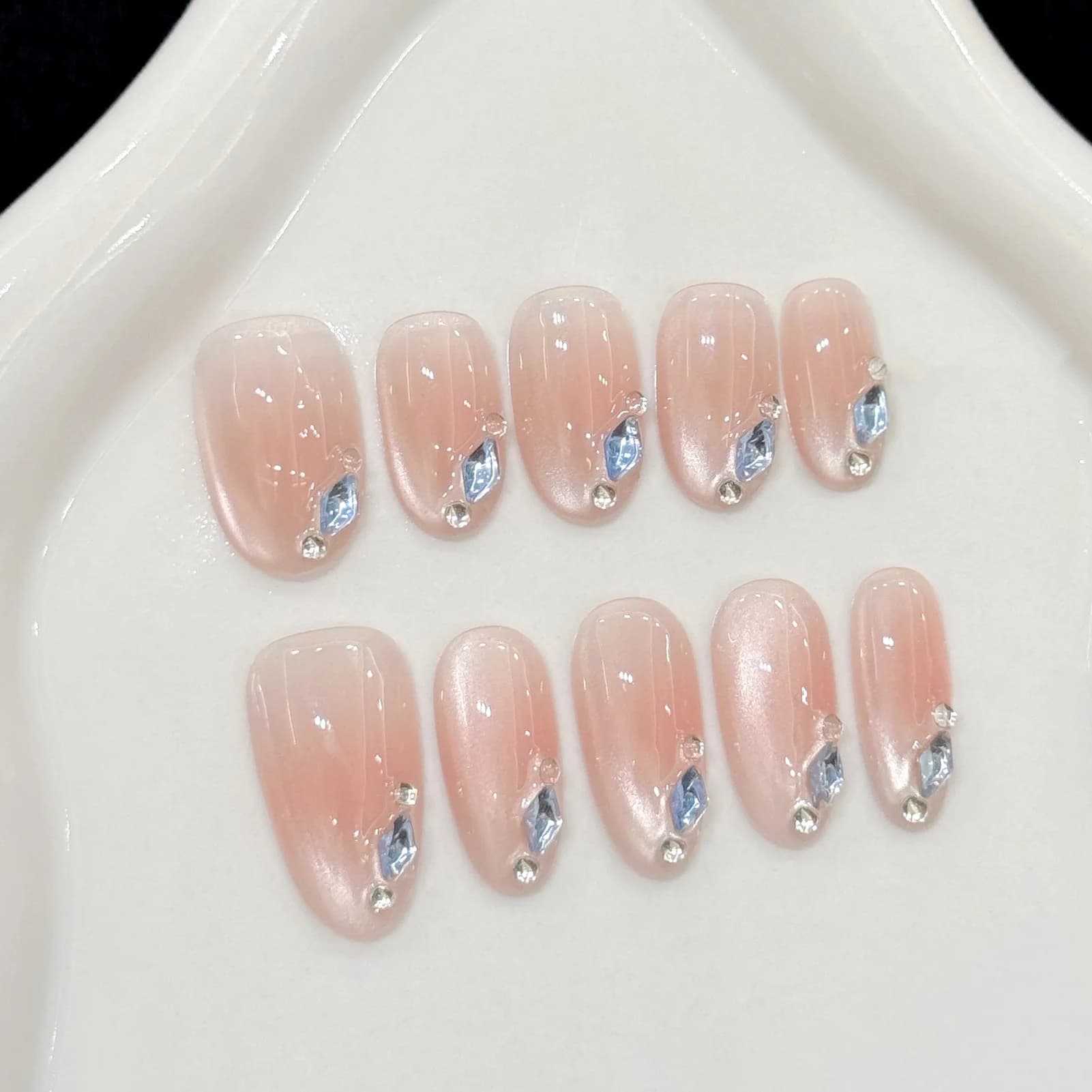 10 pieces of silk hand-made cat's eye print on delicate nails fard pink almond fingertips fingertips decoration simple fake nails