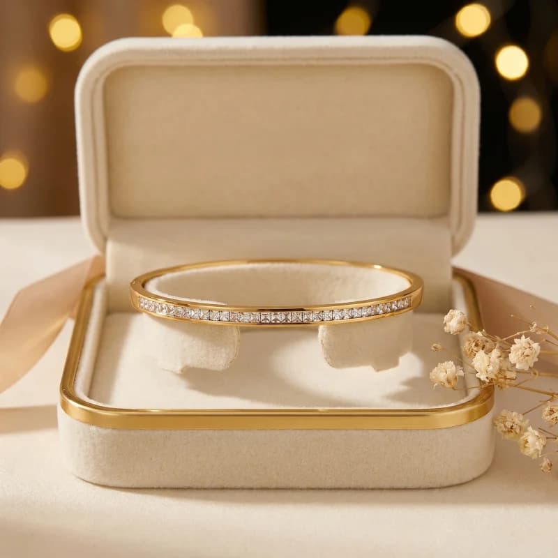 Minimalist retro stainless steel bracelet, elegant and versatile for everyday wear