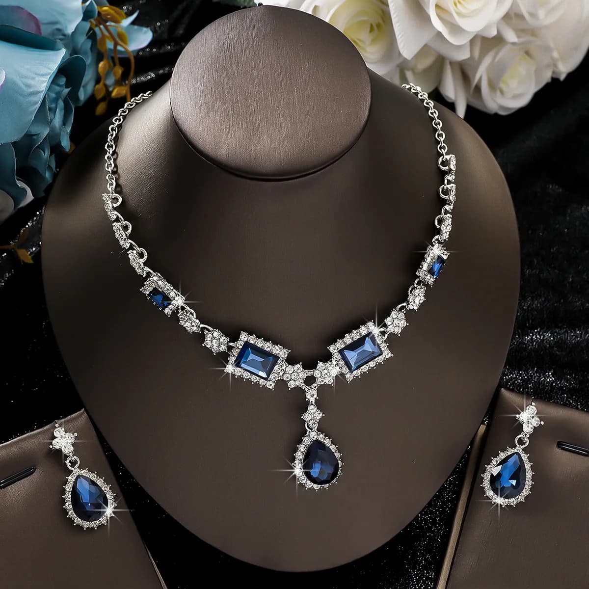Rhinestone Chain Collar Choker Set Fashion Crystal Water Drop Pendant Necklace Earrings Charm Accessories for Women Bridal Gifts