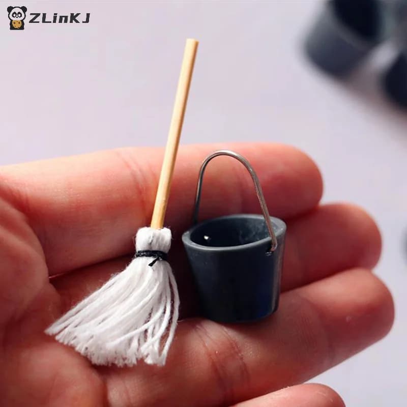 ▶ 1 set di accessori in miniatura 1:12 per casa delle bambole: secchio e mocio da cucina e giardino, decorazione giocattolo per casa delle bambole
