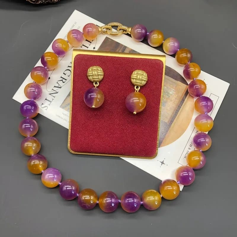 Set di Gioielli Medievali con Perle di Pietra Viola e Gialla a Gradazione, Collana e Orecchini in Rame Semplice con Chiusura