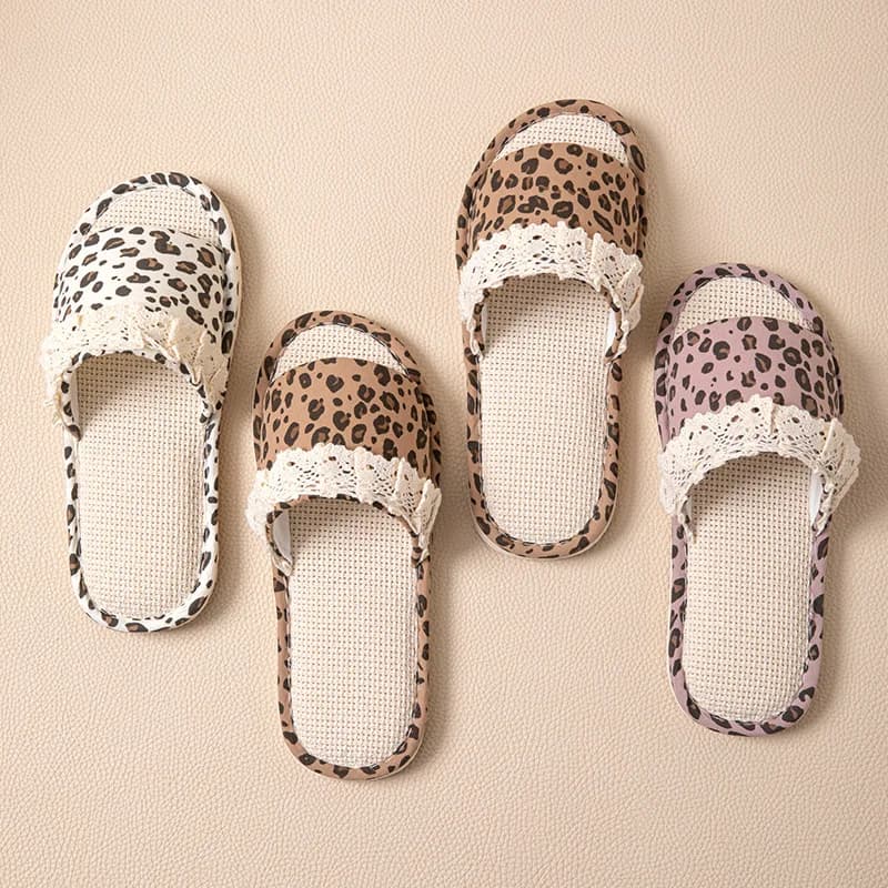 Women's Slippers 2026 New Fashion Leopard Print Flat Slippers Women Korean Style Light Silent Indoor Floor Slides House Slippers