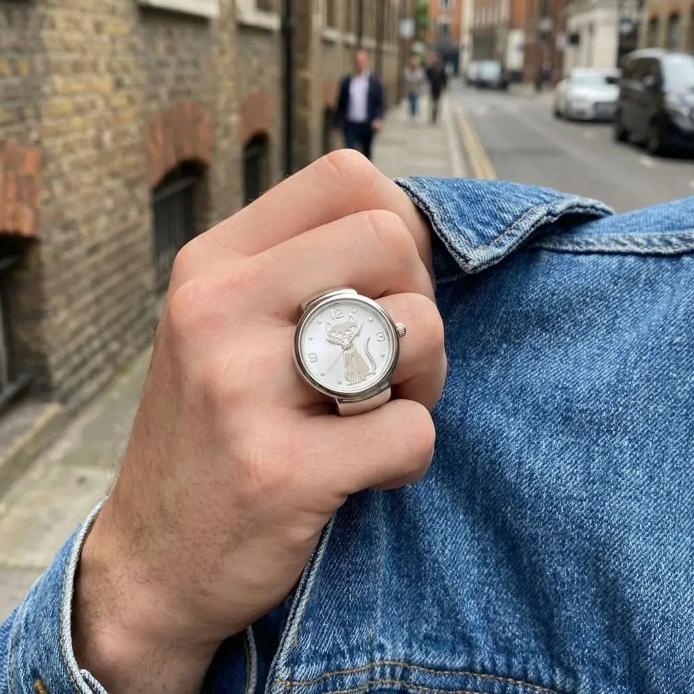 Orologio da Dito Trendy e Creativo, Quadrante Rotondo in Lega Dorata con Motivo Gatto, Orologio al Quarzo Argento per Uomo