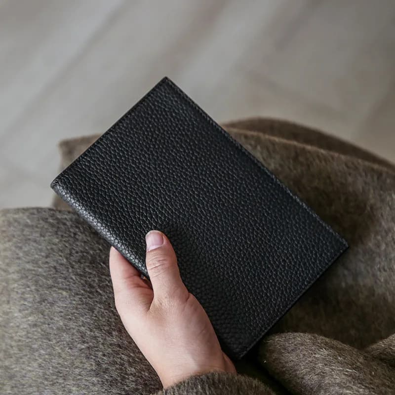 Portafoglio RFID Bloccante in Pelle PU per Passaporto con Scomparti per Carte di Credito/ID e Biglietti Aerei, Custodia Porta Passaporto e Contanti