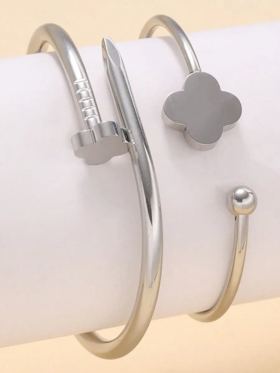 Bracciale a polsino aperto in acciaio inossidabile con ciondolo a trifoglio per l'uso quotidiano