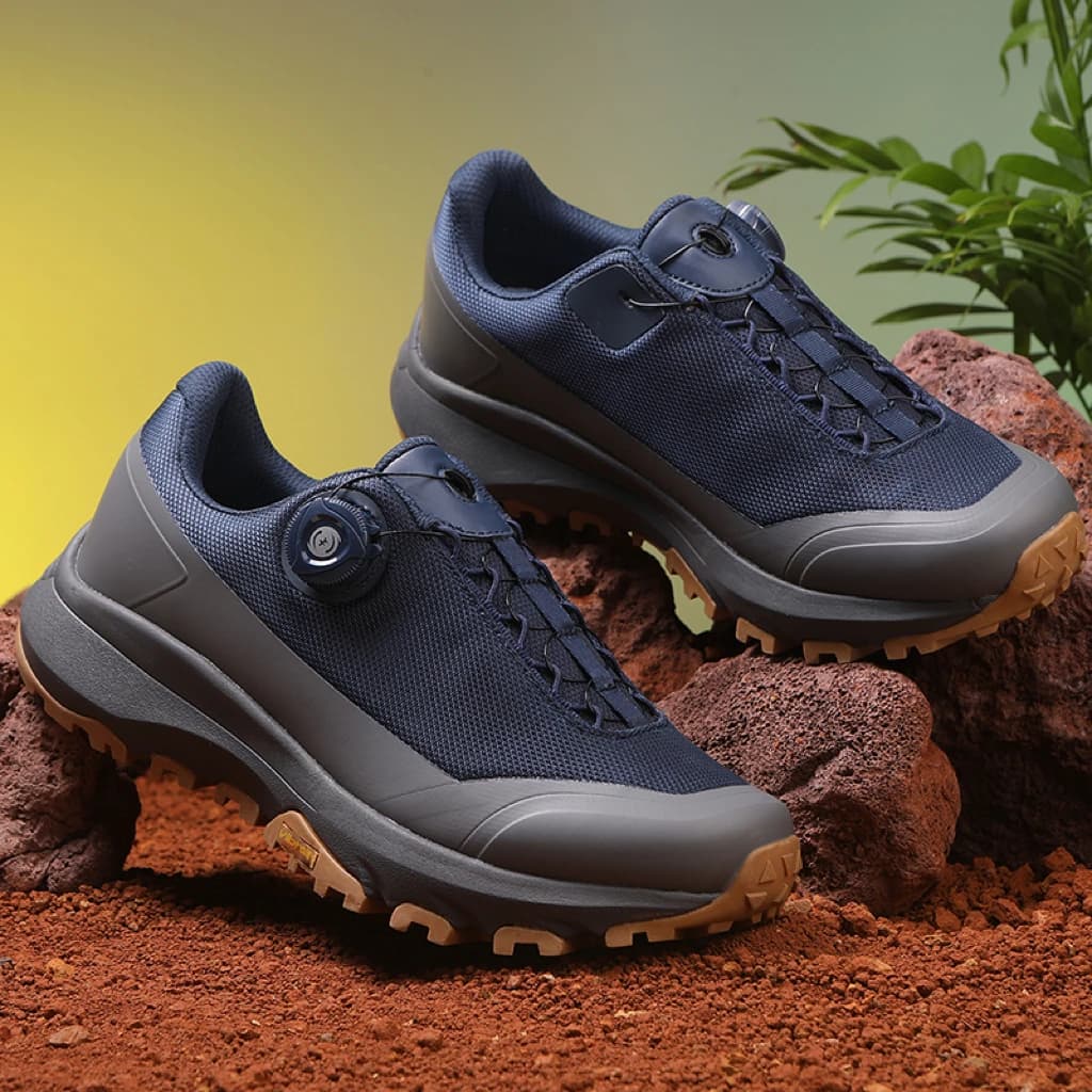 High Quality Men's Trekking Shoes, Climbing Sneakers with Rotating Closure, Luxury Design for Leisure