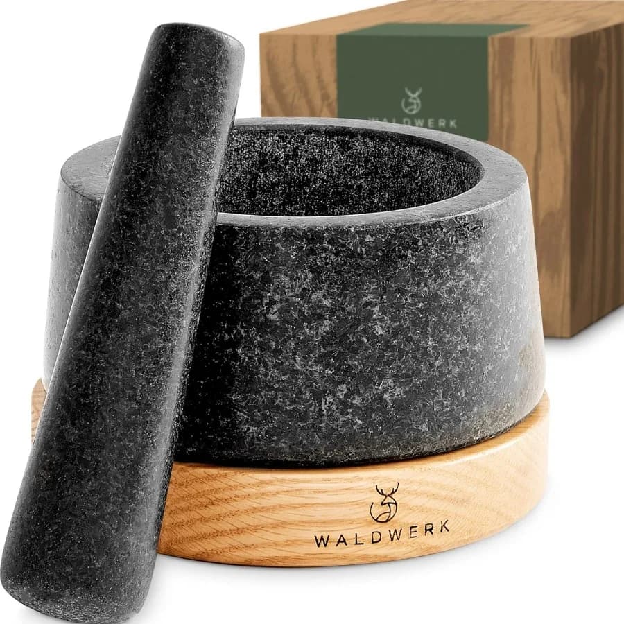 Set Mortaio e Pestello WALDWERK con Base in Legno di Quercia Anti-Graffio e Pestello Extra Large in Granito Naturale - Dimensioni Grandi Ideali per Gu