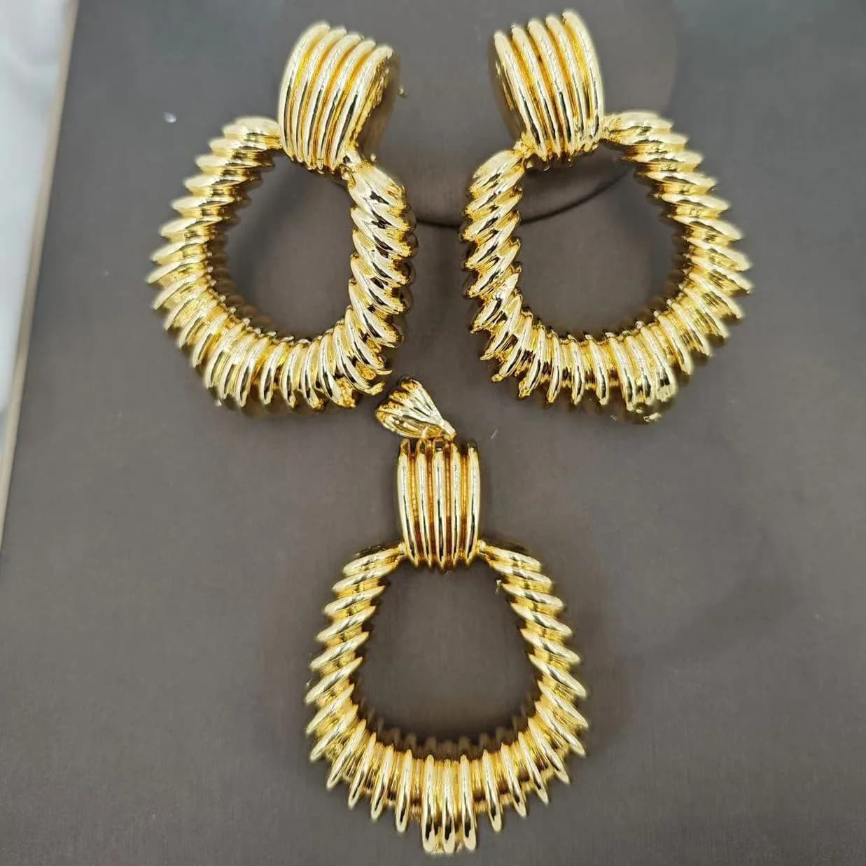Set di Gioielli a Due Pezzi con Forma Geometrica Irregolare, Leggero, Collare e Orecchini Speciali per Matrimoni e Feste, Spedizione Gratuita