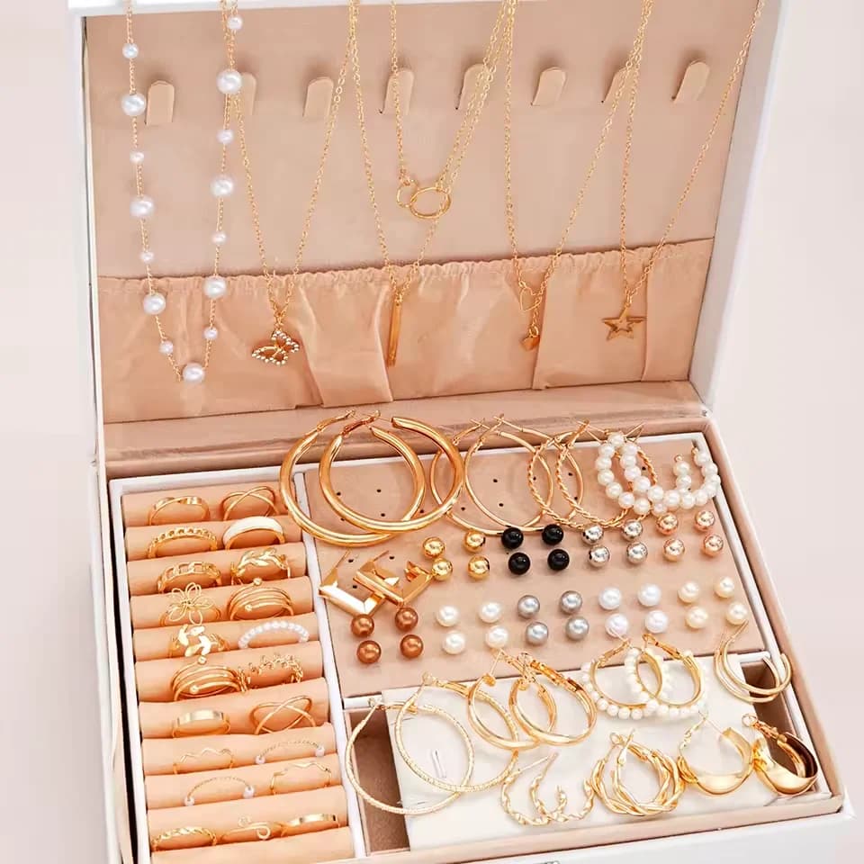 Set di gioielli color oro per donna, orecchini di perle, collane, anelli, bracciali, gioielli boho impilabili alla moda per feste e tutti i giorni (senza scatola)