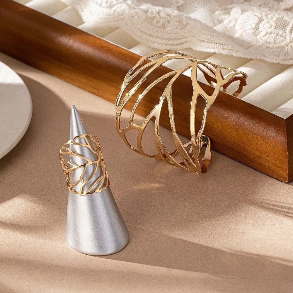 New Elegant Hollow Leaf Bangle Vintage Alloy Open Bangle Ring Set Metal-style Stylish Retro Jewelry Set Evening Wear
