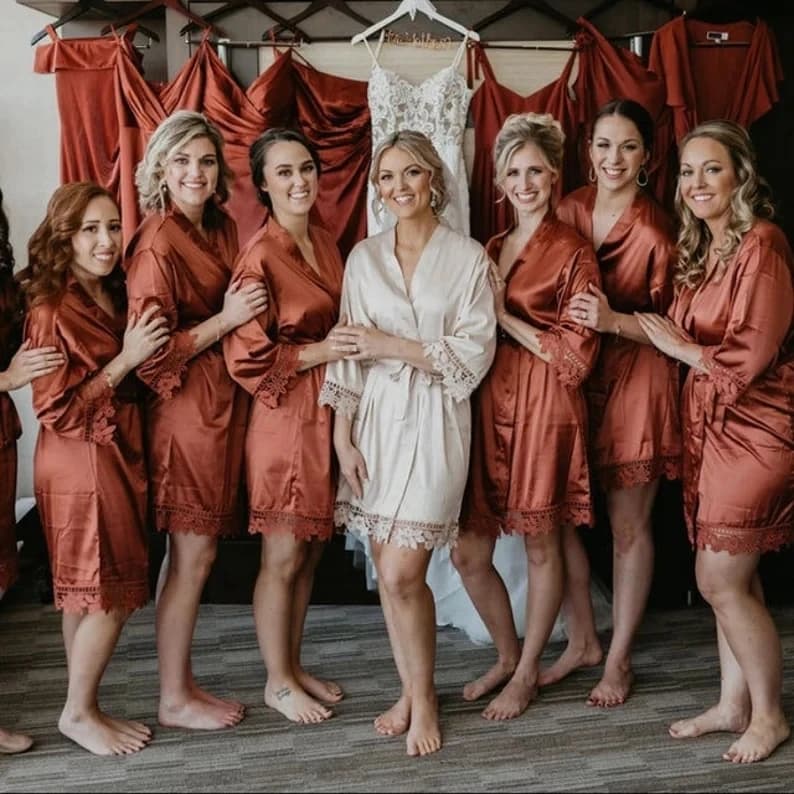 Abito da sposa in raso abiti da ragazza di fiori setosi regalo da damigella d'onore di nozze abiti da festa nuziale kimono da sposa personalizzati per abito da sposa