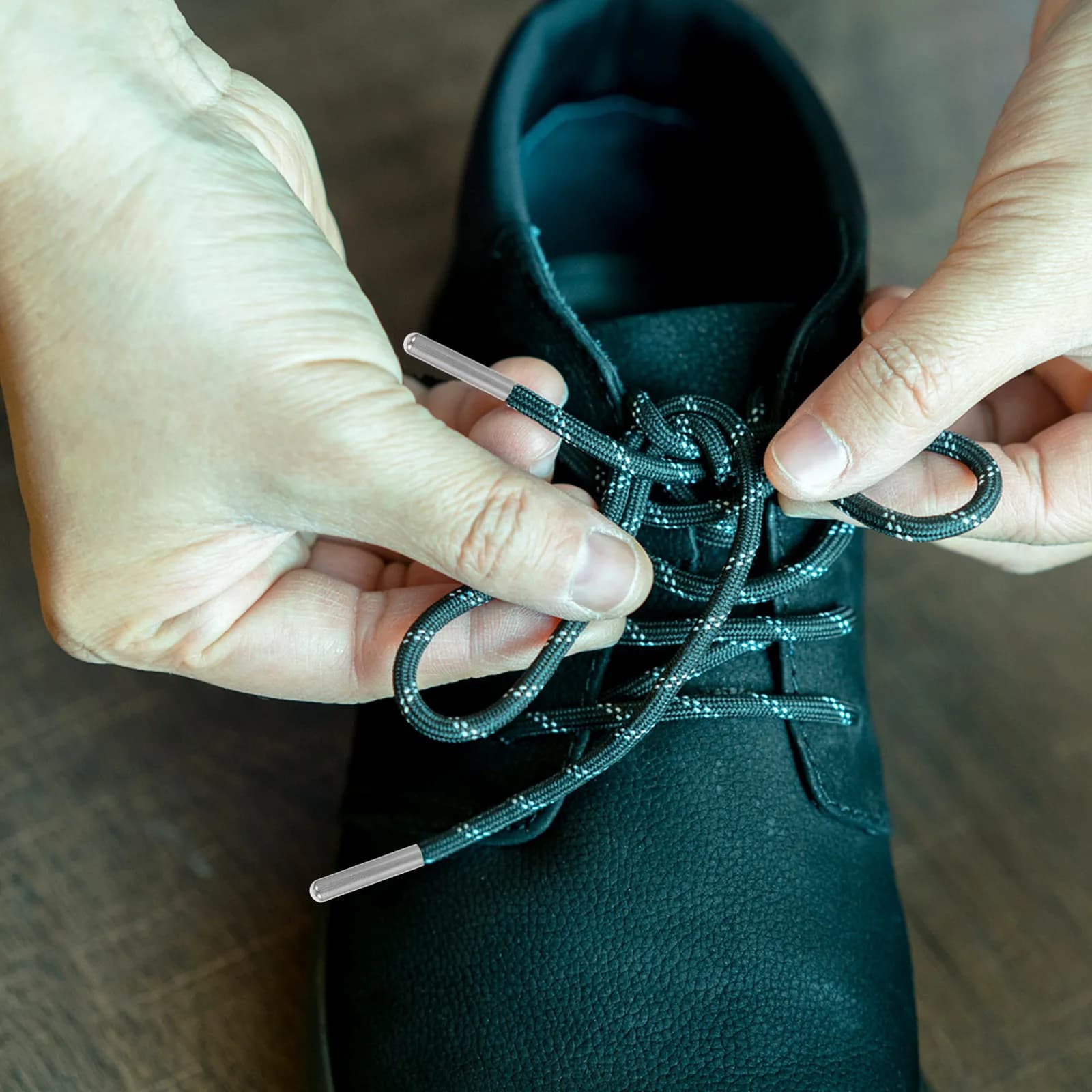 20 Pezzi Puntali Metallici per Lacci, Lavorazione Artigianale di Precisione, Fibbie per Lacci Fai-da-Te per Sneakers, Stivali e Sandali Personalizzati