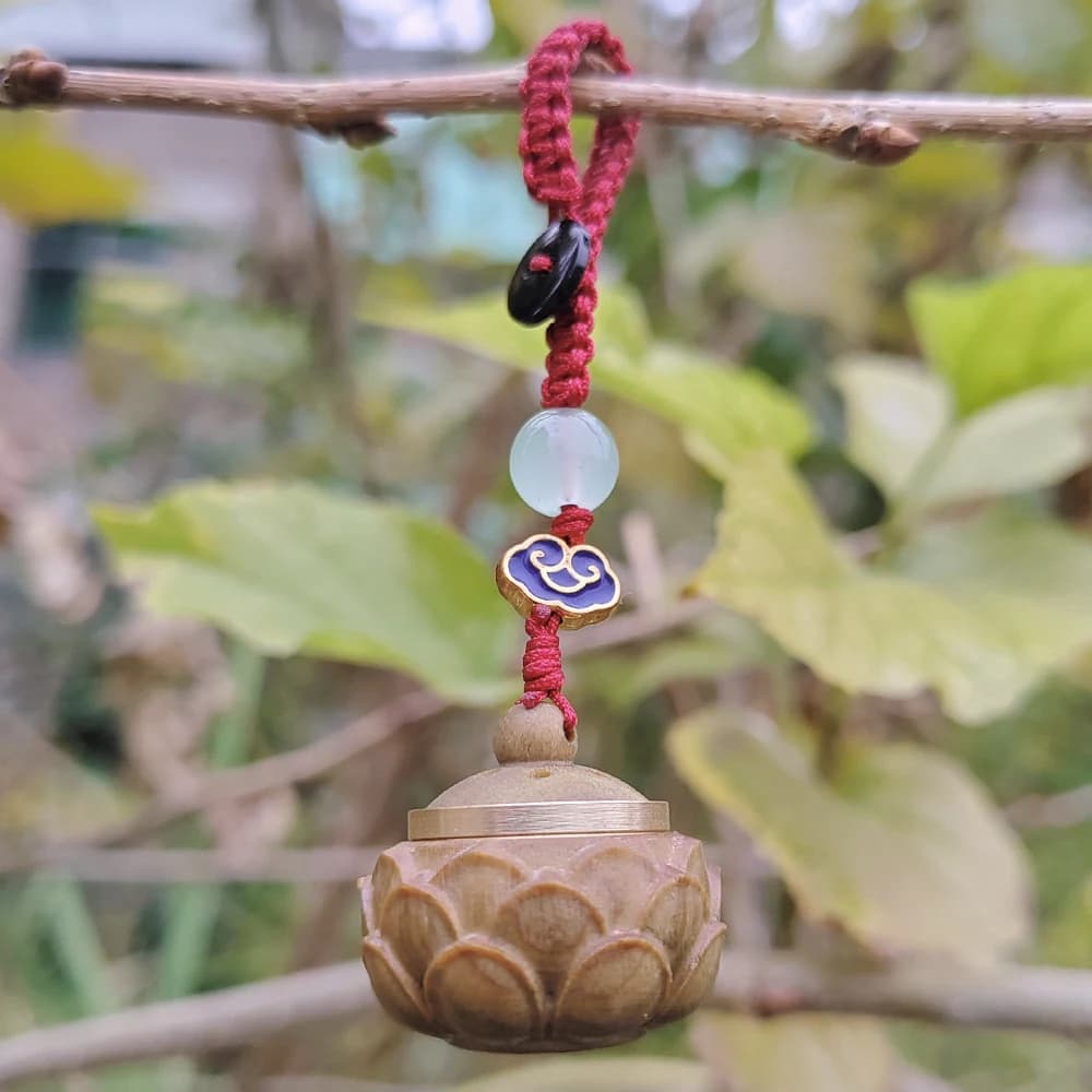0.9 Inch Openable Wooden Lotus Diffuser Pendant, Hand-Carved, Chinese Style, Suitable for Keychains, Party Decorations, Personal Pendants, Christmas Decorations, Study Room Decorations, Housewarming Gifts, Birthday Gifts