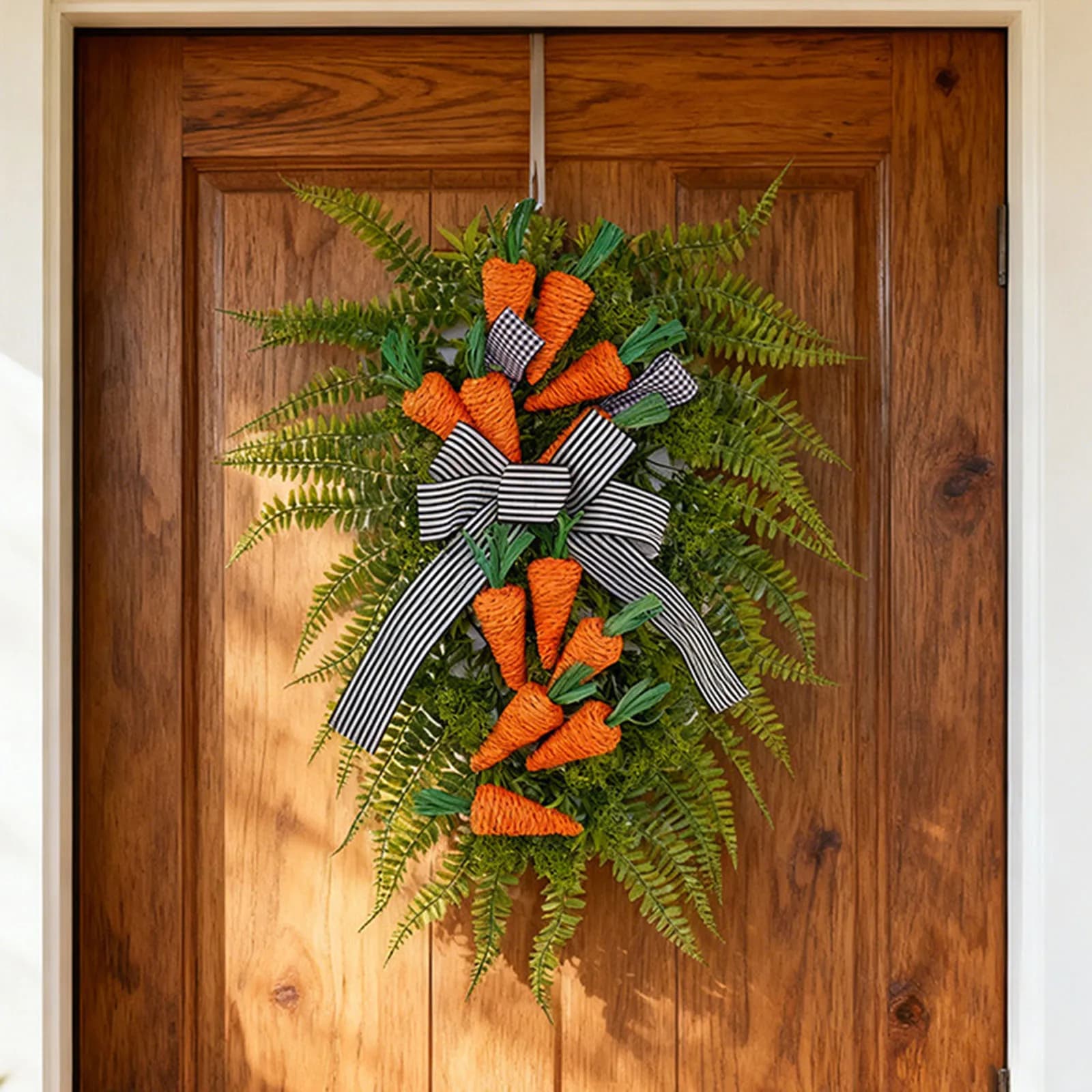 Artificial Paschal Garland with Carrot, Window Decoration, Hanging Garland for Festive Scenographies