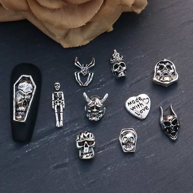 20PCS Retro Metal 3D Demon Mask Nail Charms Parts argento antico Evil Skull accessori Manicure Decor Nails decorazione forniture