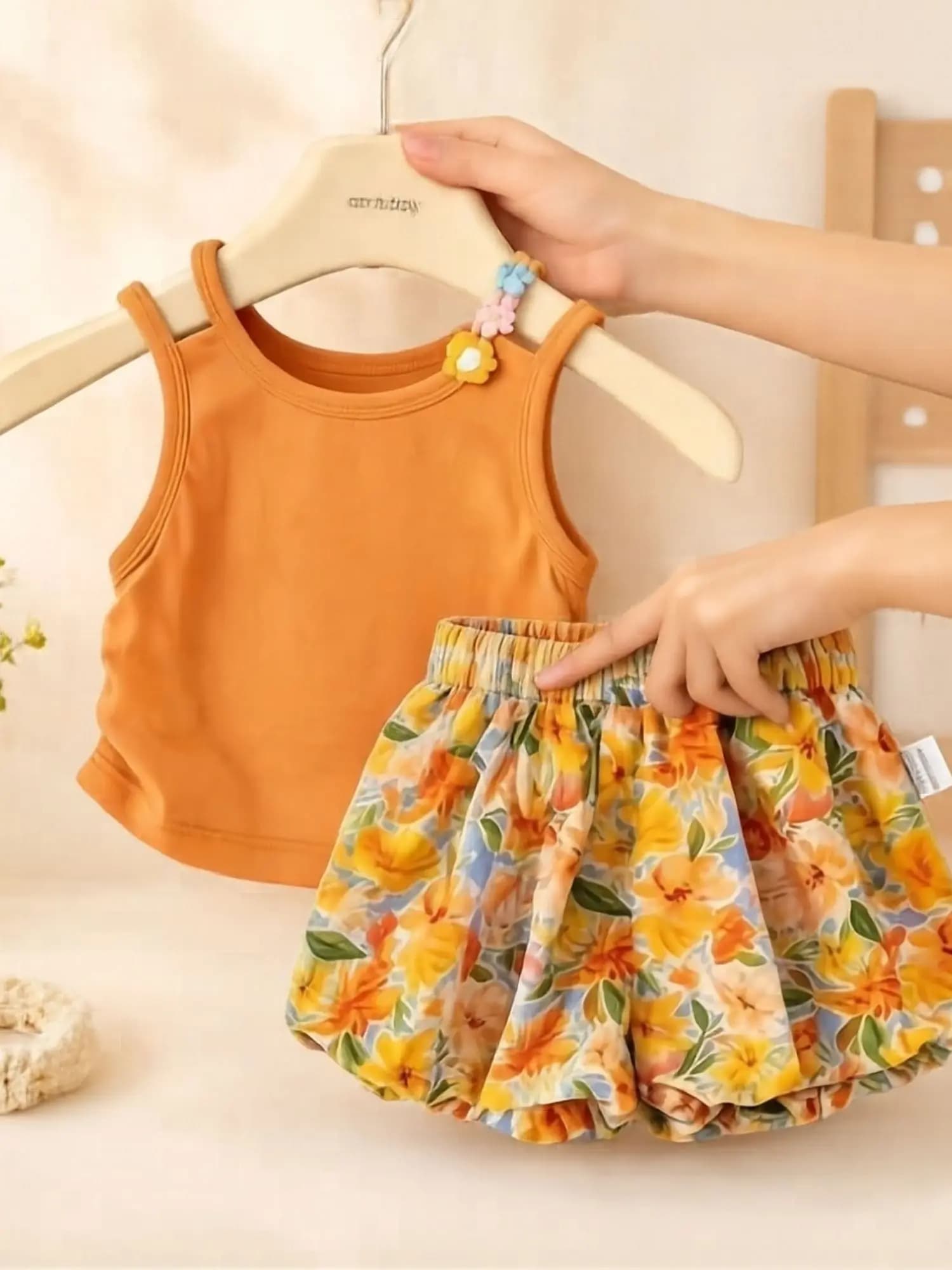 Girls Summer Orange Vest And Floral Shorts Set Two Piece Suit Casual Sportswear Short Length Elastic Waist round Neckline
