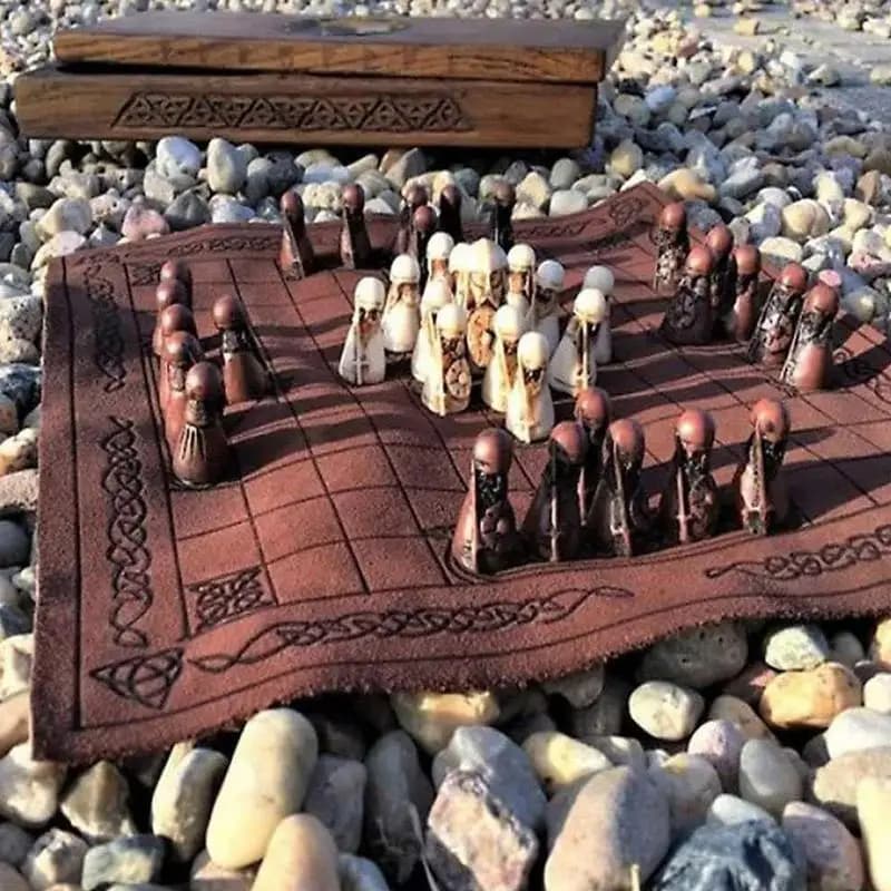 Gioco da tavolo portatile di strategia tradizionale realizzato per adulti bambini Set di scacchi vichinghi da viaggio classico a due giocatori Vintage