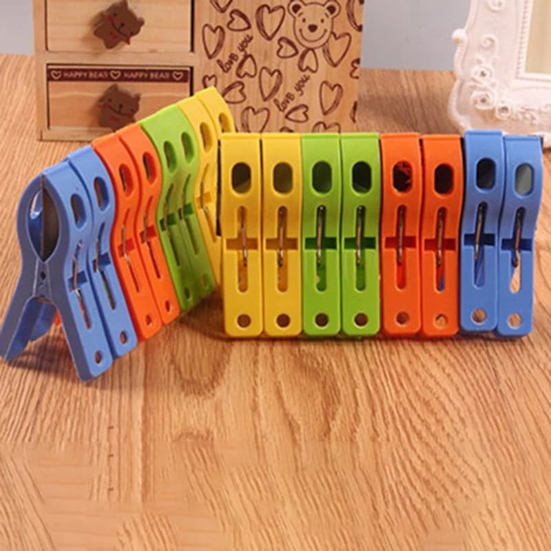 Random 8Pcs/Set Hanger Clips Large Plastic Windproof Beach Towel Clothes Pins Spring Clamp Clothespin Powerful Hot New Cheap.