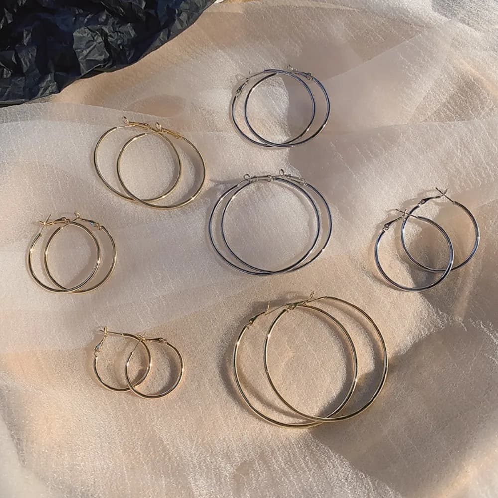 Orecchini a Cerchio Grandi e Semplici per Donne, Gioielli Trendy con Anello Liscio, Disponibili in Diverse Misure