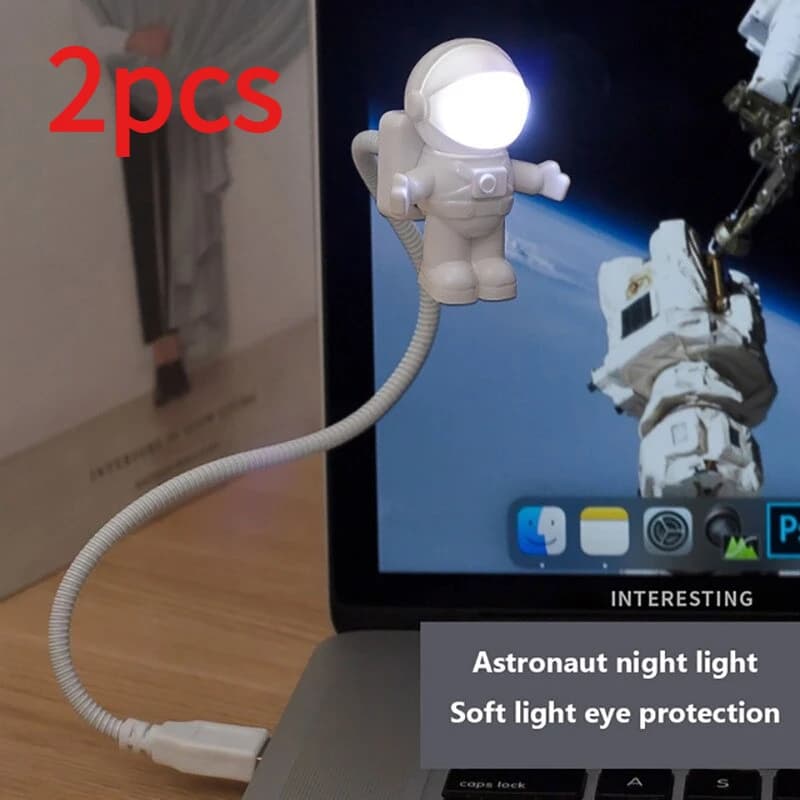 2 Pezzi Lampada Notturna USB a Forma di Astronauta con Controllo Vocale, Mini LED USB, Protezione Occhi, Sensore Sonoro, Lampada da Lettura per Camera da Letto, Regalo