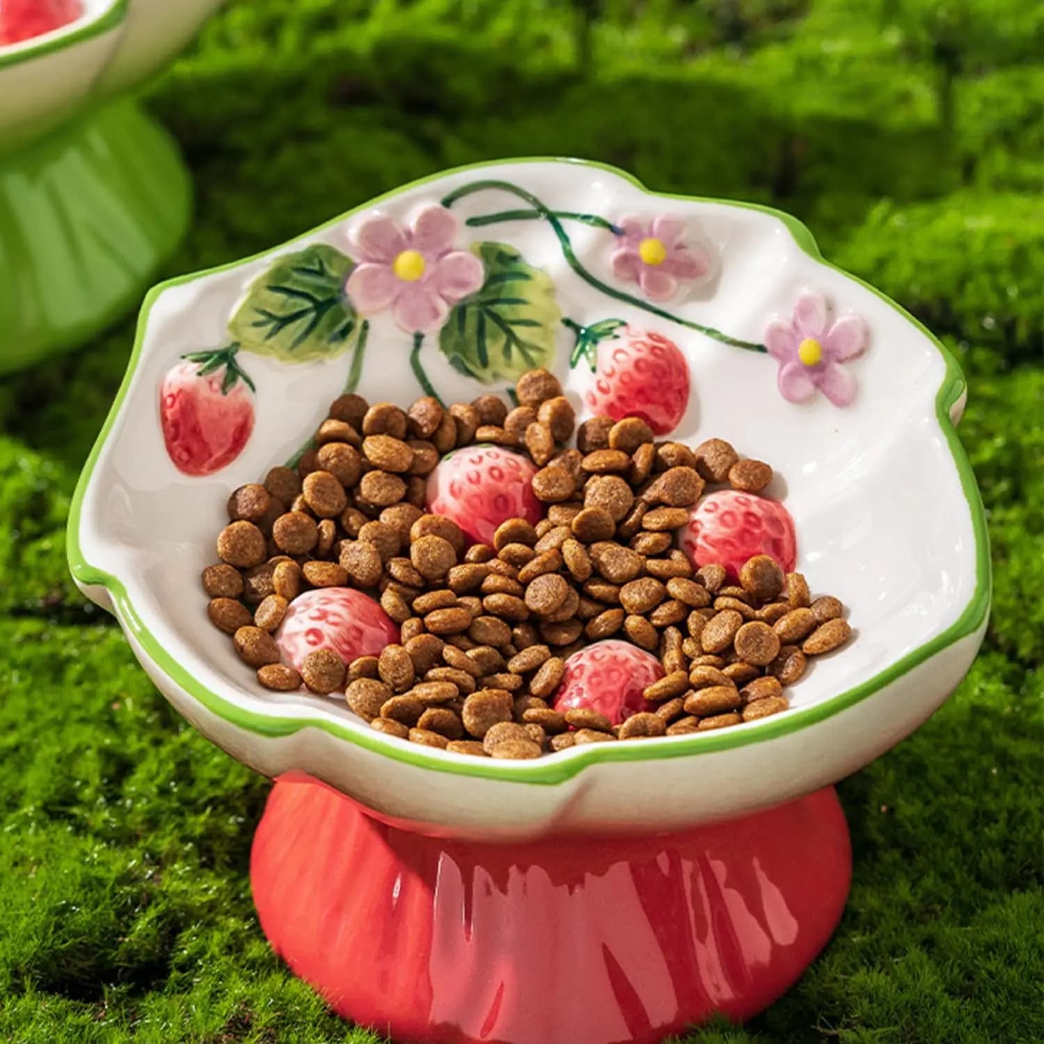 Ciotole per gatti rialzate in ceramica per fragole Piatto per animali rialzato inclinato Anti vomito Protezione per la colonna vertebrale Baffi Amichevoli Eccellente cibo sollevato