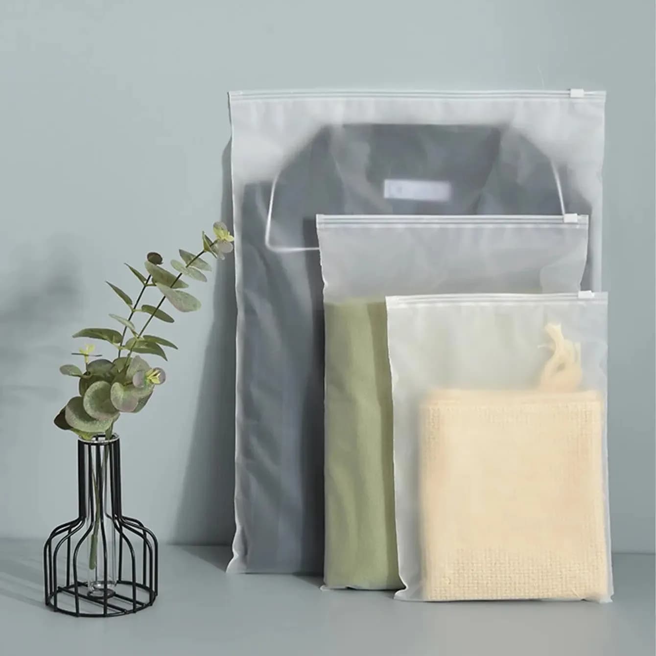 Matte Plastic Garment Zipper Pouches, Reusable Dustproof Bags for Shirts Dresses Clothes Separate Apparel Storage Pack