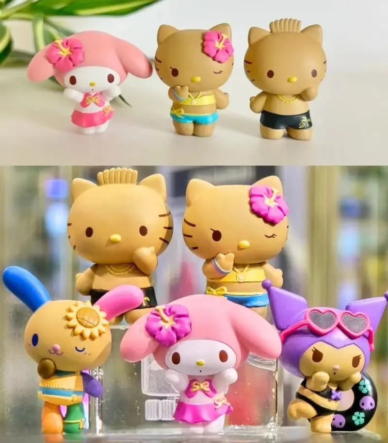 Nuovo Arrivo - Blind Box Estivo in Pelle Nera con Personaggi Kuromi, Hello Kitty, Fiore, Coniglietto - Stile Spiaggia - Bambola Sorpresa da Scrivania