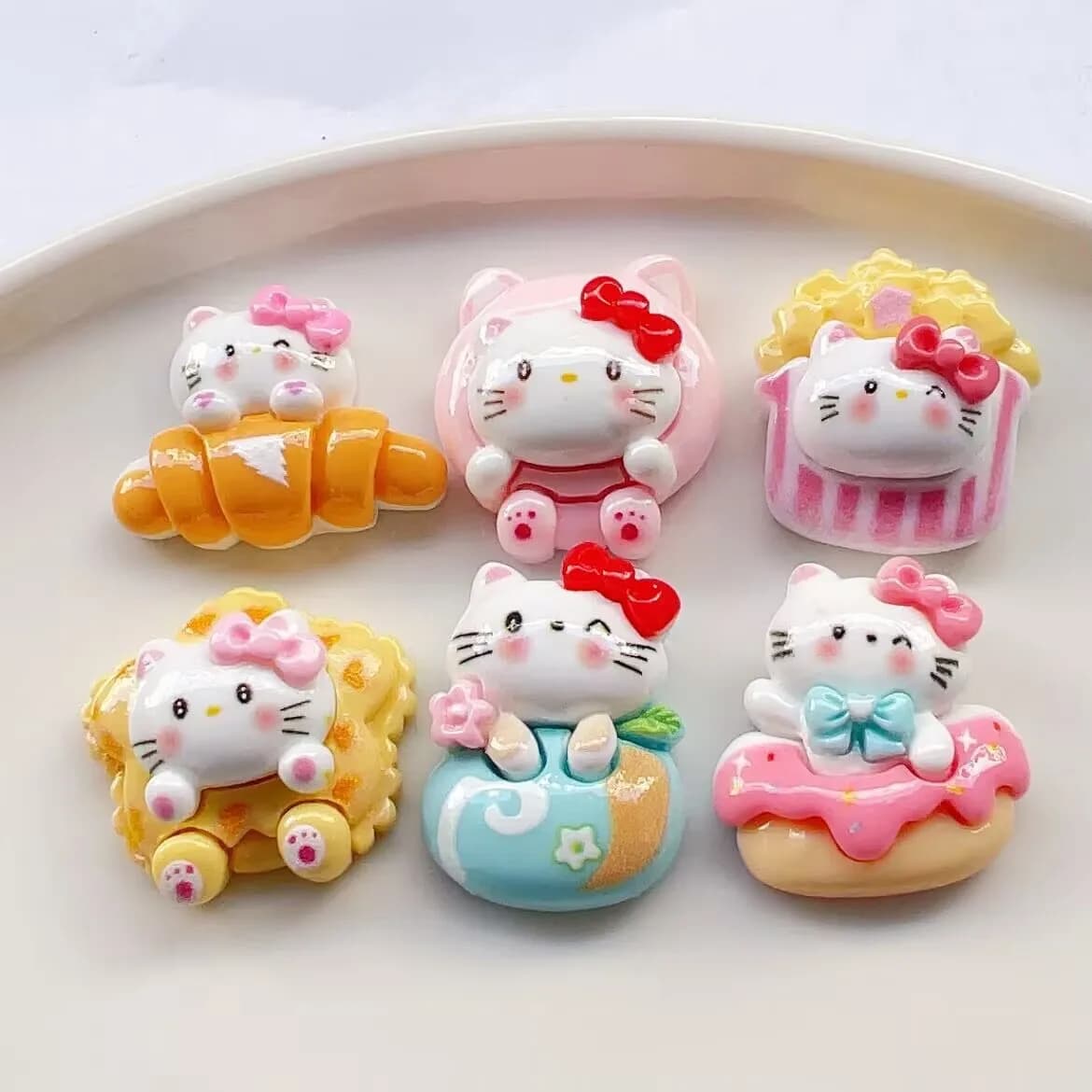 24/180PCS Cartoon cake gattino accessori in resina fermaglio per capelli fatto in casa fai da te, portachiavi, adesivo frigorifero, accesso adesivo tazza d'acqua