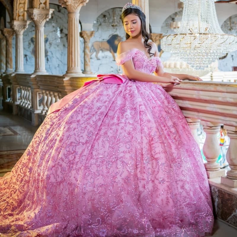 Abiti Quinceanera rosa lucido Abito da ballo con spalle scoperte Applique con paillettes Perline in pizzo Fiocco di cristallo Corsetto Tull Festa di compleanno