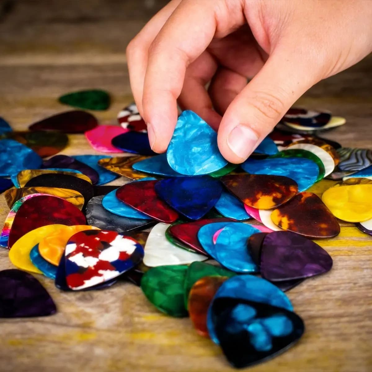 84 Pezzi Plettri per Chitarra in Celluloide 0,46mm, Plettri Standard Colori Assortiti per Chitarra Acustica/Elettrica, Basso, Mandolino ZSY