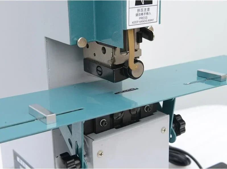 vendite dirette in fabbricaA3 Cucitrice elettrica per rilegatura per attrezzature da ufficio Cucitrice per rilegatura automatica a testa singola 8702H