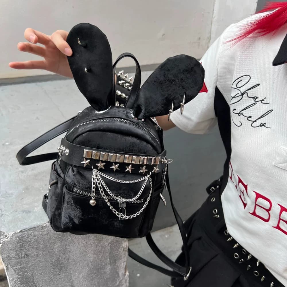 Zaino Artigianale Punk Dark Subculture con Rivetti a Coniglio, Borsa da Scuola Versatile e Cool per Donne, Ideale per il Pendolarismo