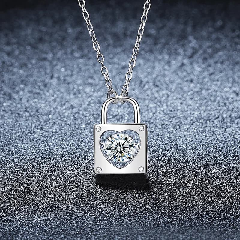 Collana dinamica con lucchetto a cuore in argento puro S925, ciondolo a cuore pulsante in moissanite alla moda da donna, vendita all'ingrosso