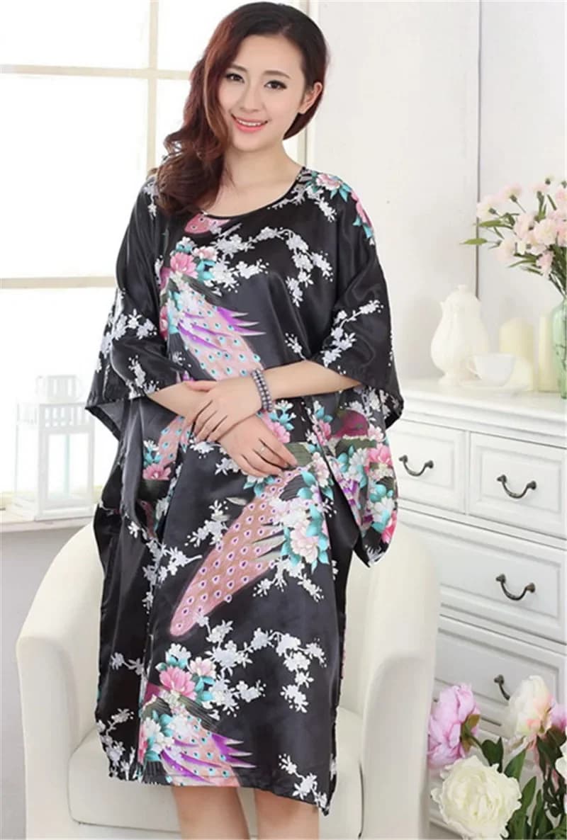 2025 Nuovo Stile Corto Allentato Raso Giapponese Pavone Donna Yukata Abito Accappatoio Abito Sposa Damigella D'onore Abiti Da Sposa Indumenti Da Notte Sexy