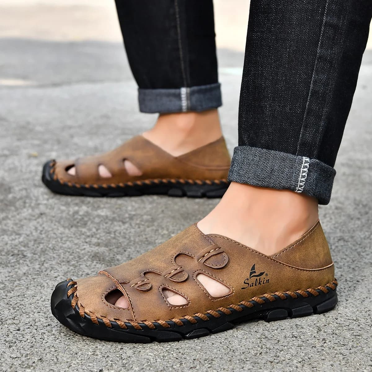 New Men's Leather Sandals Summer Slippers Casual Sandals Hollow Fashion Comfortable Outdoor Leisure Sports Sandals Large Shoes