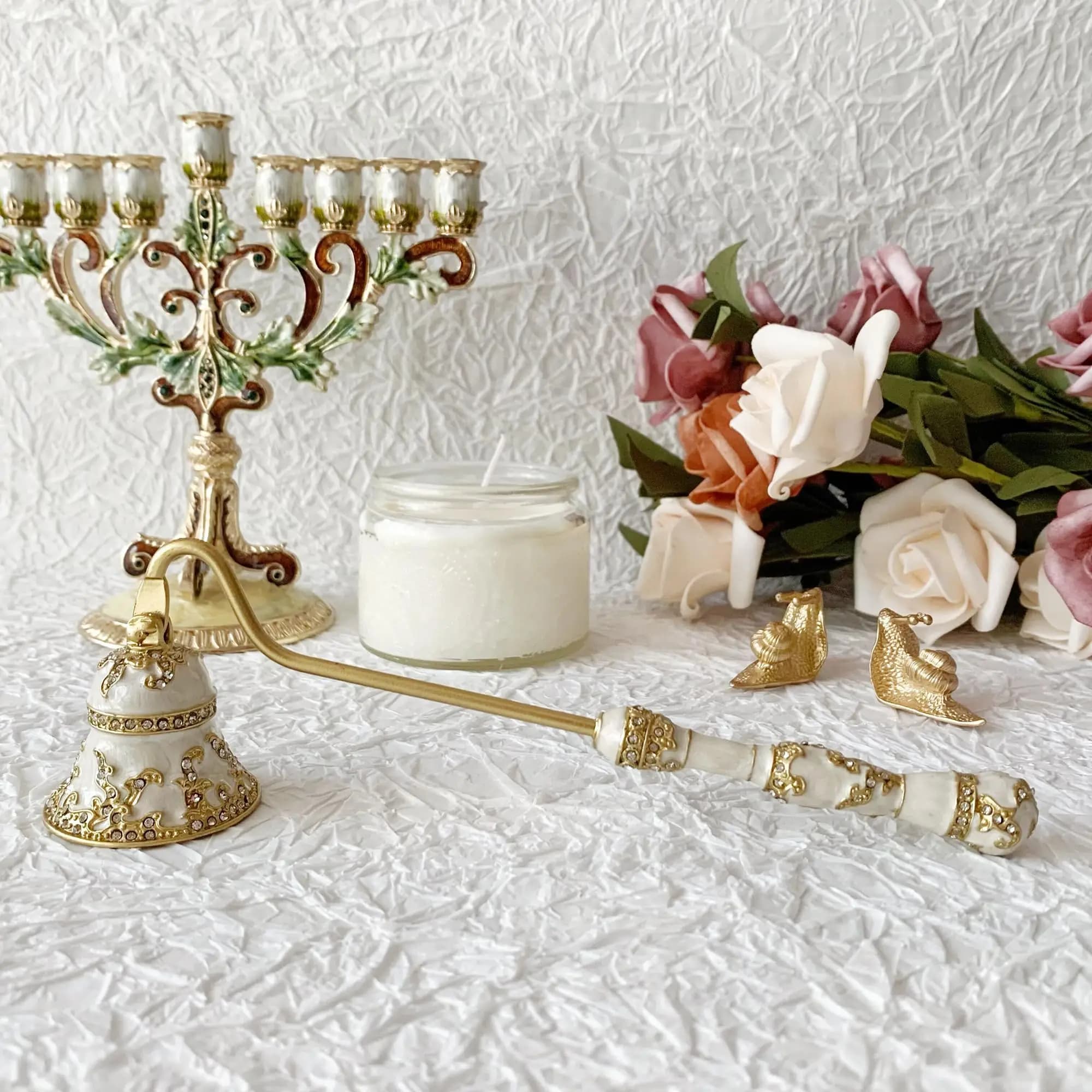 Luxury Menorah Candle Snuffer Bell Enamel Floral Design Extinguisher Long Handle Jewish Holiday Decor Gift Ornament Collectible