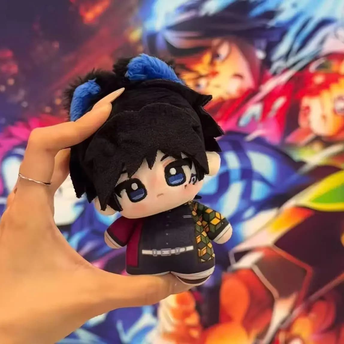 Peluche da 10 cm di Giyu Tomioka di Demon Slayer con orecchie da gatto, morbido e carino, personaggio anime da collezione, regalo per fan di anime e bambini